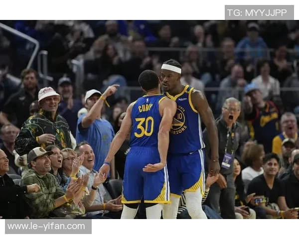 火箭队与大上海大鲨鱼的激烈对决展现篮球魅力与团队精神的巅峰较量 火箭队与大上海大鲨鱼的激烈对决展现篮球魅力与团队精神的巅峰较量